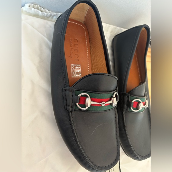 Gucci Women's Black Leather Loafers with Red and Green Accents - Picture 3 of 12